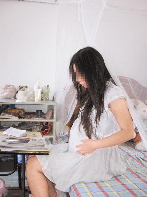 大肚子孕妇要生孩子 (第1页)