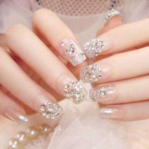奢华新娘美甲图片新娘美甲红色带钻图片