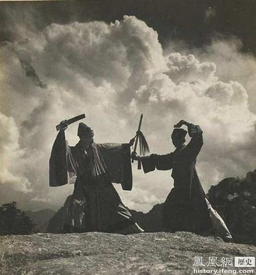 震撼外国摄影师的80年前华山论剑 仙风道骨身轻如鹤_历史频道_凤凰网