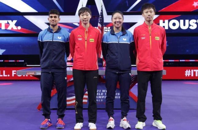 刘国梁微笑现身!中美交换球衣,林高远王曼昱却表情严肃