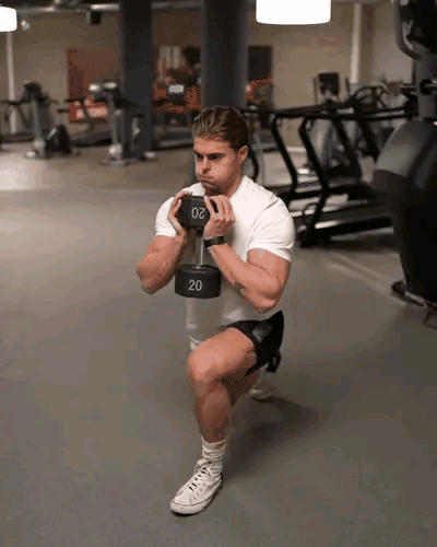 练腿不一定要去健身房?6个哑铃动作,帮你锻炼肌肉,强壮下肢