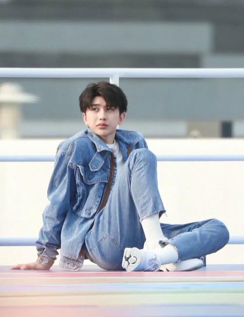 蔡徐坤 《奔跑吧》路透 双倍可爱的小狮子