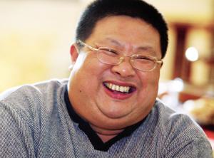 唱得响亮 笑得开怀 全靠他们