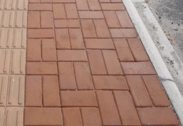 红砖铺地面一平方多少块砖