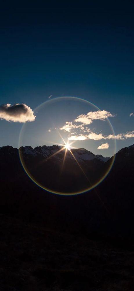 勤奋的人总是按时起床 乐观的人总是那么阳光 努力的人总能超越梦想