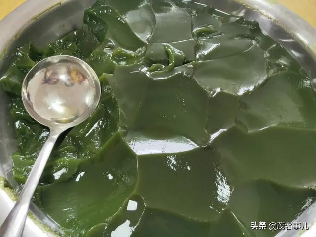 绿凉粉爱了爱了吞入喉咙间还有着绵密回甘的滋味入口q弹阳光下晶莹