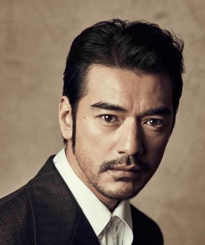 超级大帅哥金城武留胡须,尽显熟男魅力