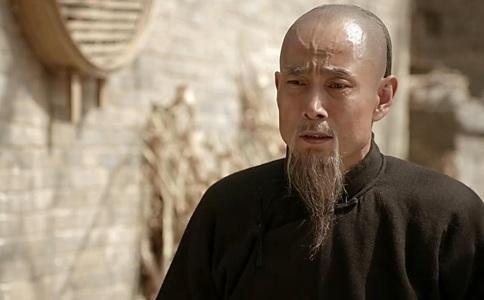 清朝历史上有于成龙这个人吗于成龙是个怎样的人为何说他糟蹋了一棵树