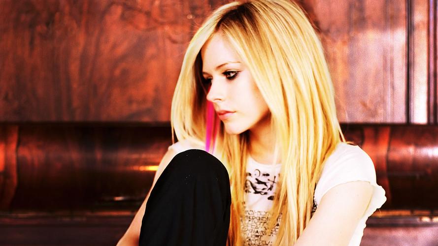 加拿大女歌手艾薇儿拉维尼