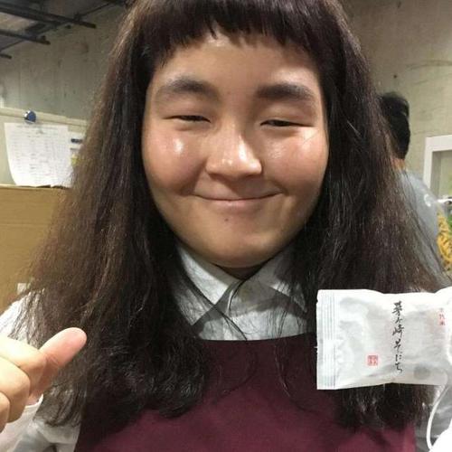 不过你也不用担心,俗话又说了,颜值不够,美颜来凑,丑女秒变大美女