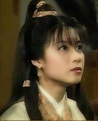 在《神雕侠侣》中以荡舟采莲的方式最先出场的女子,除了程英之外