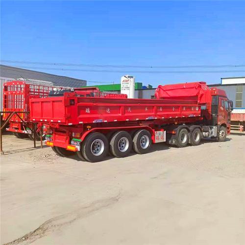 自卸半挂车按用途可分为两大类:一类属于非公路运输用的重型和超重型