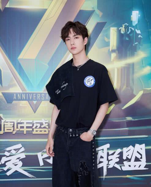 王一博杨超越组cp?官方小说上线,王鹤棣表示不服