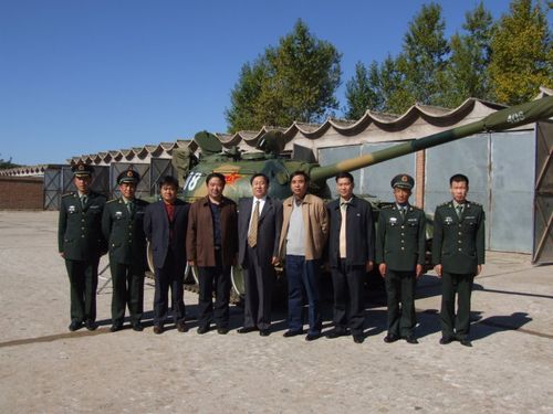 后来听副营长说,指挥所副旅长看到此场景呼站了起来,集结地域的官兵们