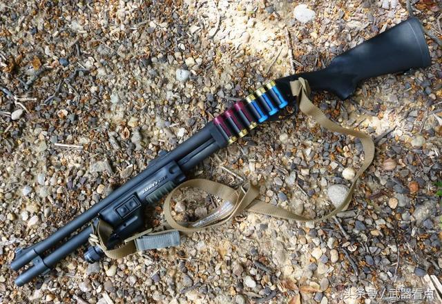 泵动霰弹枪:雷明顿870在刚开始时是作为猎枪使用,有不同的型号和口径