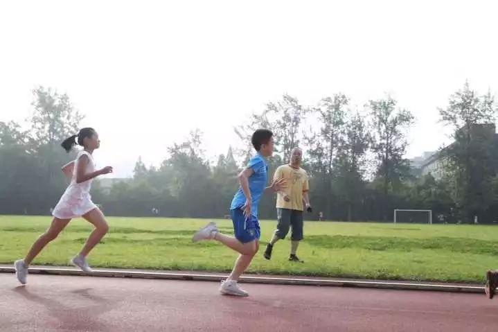 小学生原地跑步图片 (第2页)