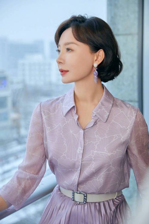 陈数45岁还是一样的漂亮优雅啊~分享瑜伽照身材真的超级棒啊!羡慕了!