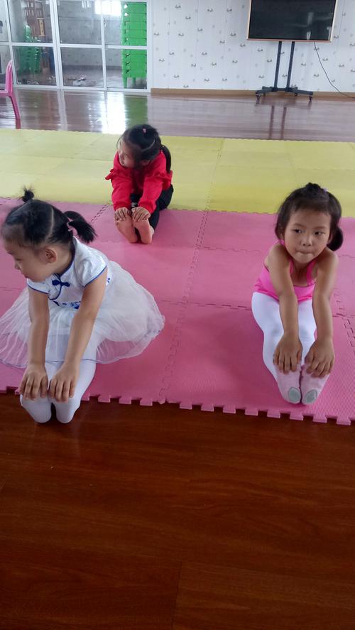 星星幼儿园舞蹈班第一课《我们大家做的好》