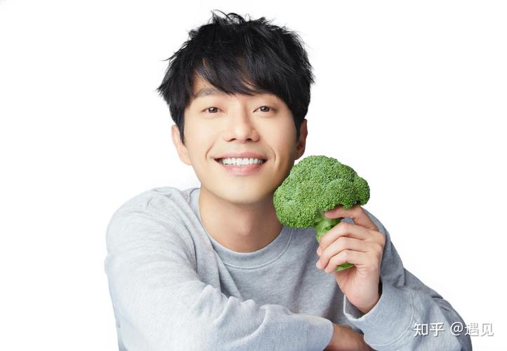 凭何群一炮而红的张栋梁当红时因笑抑郁如今怎样了