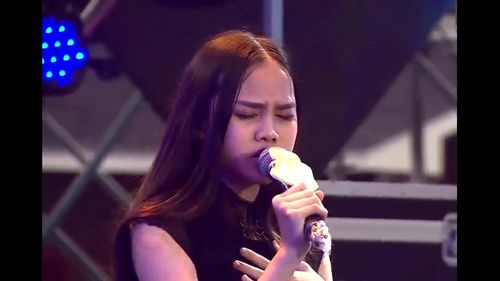 汤晶锦巨肺挑战高难度《等待》,一开口嗨翻全场,真是太震撼了!