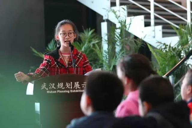 武汉特级教师,武汉二中语文教研组组长余天泽老师授课中