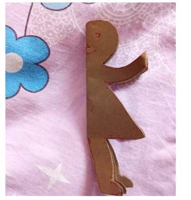 剪纸四个连体小人怎么剪