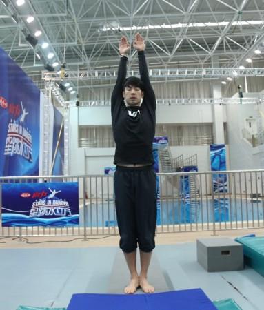 曝韩庚练跳水曾当场昏厥 陈光标攥人民币上通告