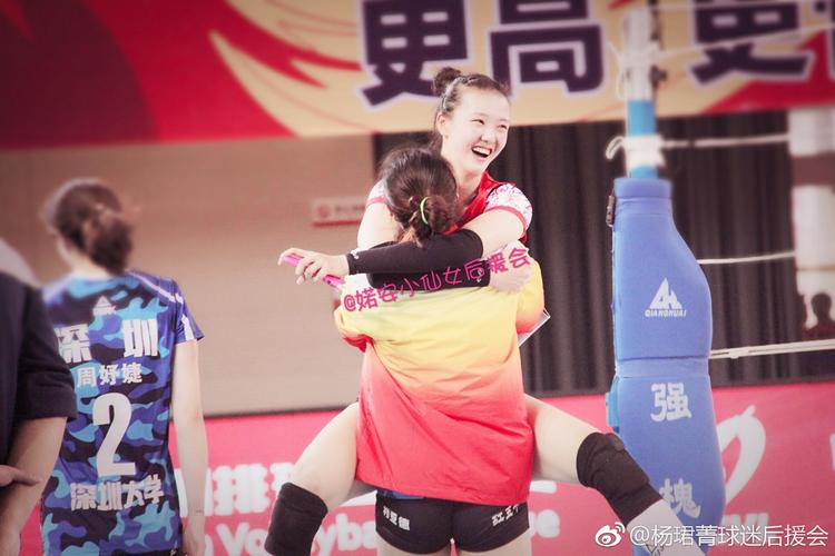 中国女排1米95奥运冠军被拦腰抱起 2大冠军