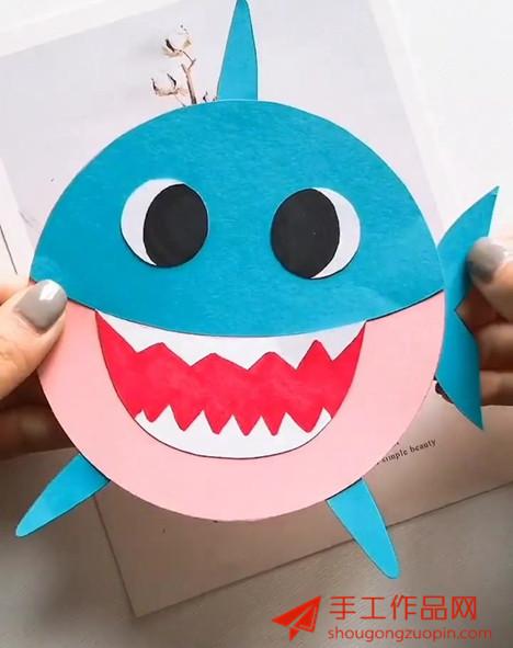 手工diy一款可爱又凶猛的鲨鱼剪贴画