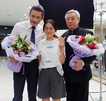 右:吕铁梁(秘书老李) 中间:导演秦榛