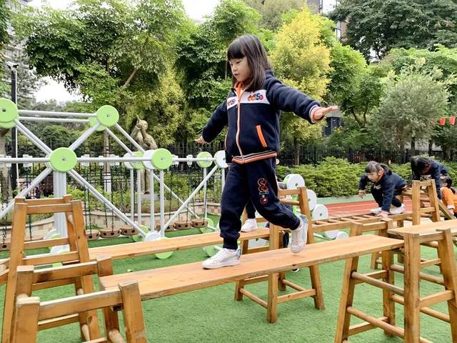 童帅保利花园幼儿园强体能促发展游戏化的体能大循环活动