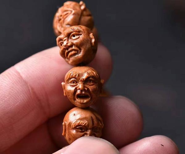 10mm左右龙纹核桃雕刻十八罗汉精致小巧开脸生
