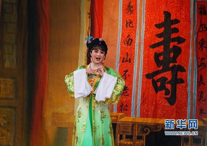 江苏〕扬州:"扬剧新苗"送戏下乡