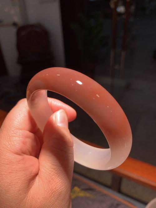 桂林鸡血玉贵妃料白底飘红手镯贵妃料冰种手镯圈57博物馆手镯鸡血