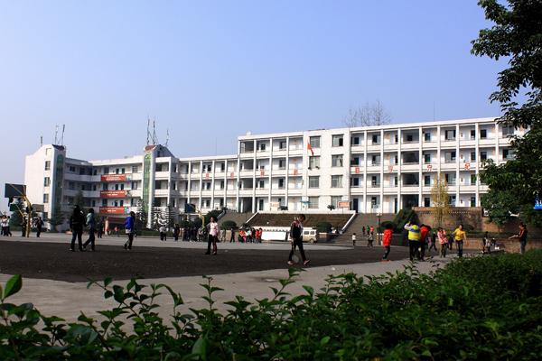 铜梁县东城中学