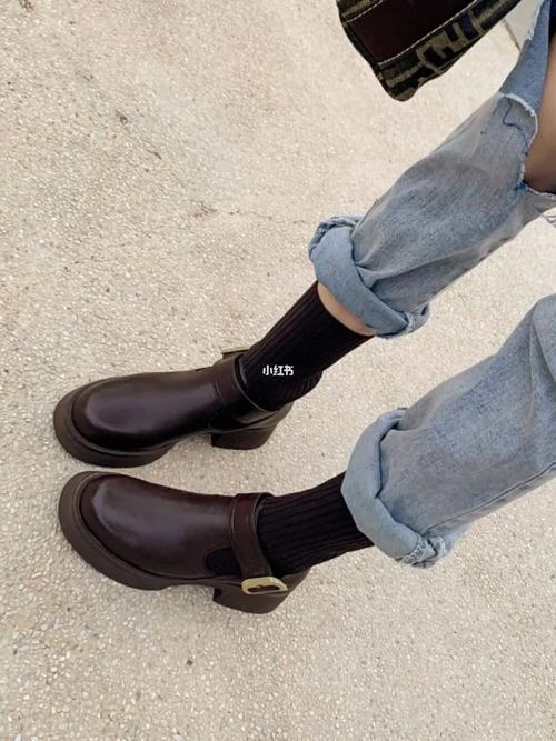 小皮鞋搭配针织靴筒～袜靴为拯救粗脚踝而来_针织_小皮鞋_穿搭_靴子
