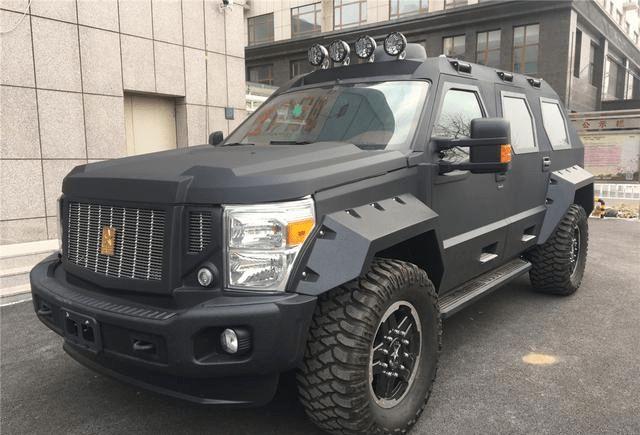 360万入手乔治巴顿,开在街上比劳斯莱斯还拉风,美女直