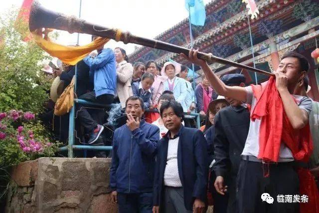 端午节长达七天,沿袭传统习俗,以"洮州十八位龙神"迎神赛会为主.