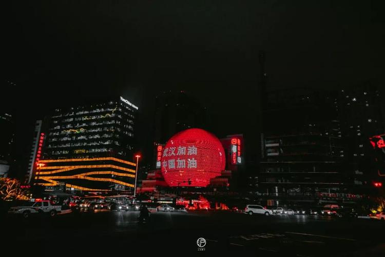 挺住!魔都的商场._上海
