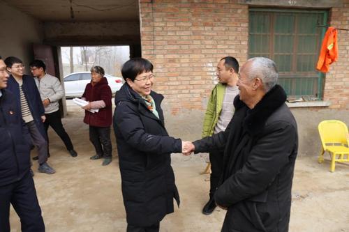 开封市祥符区区委常委,组织部长卫莹走访慰问困难老党员