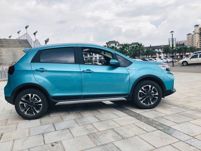 6万多块的自动挡suv,车主:这超高的颜值和不错的配置,值