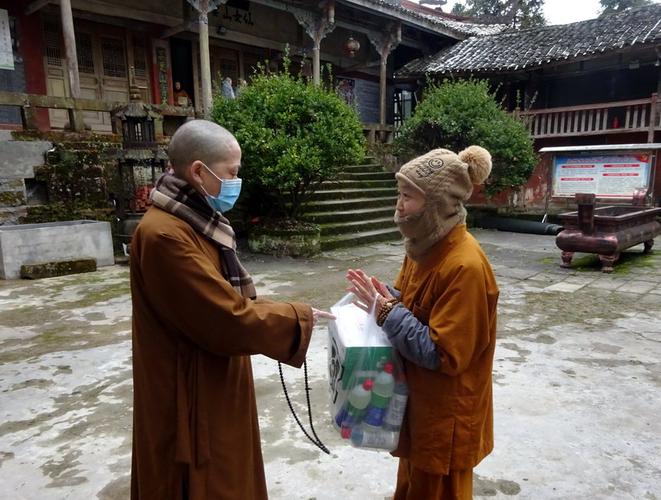 市佛教协会副会长,达川区佛教协会会长,真佛山德化寺住持释有莲法师