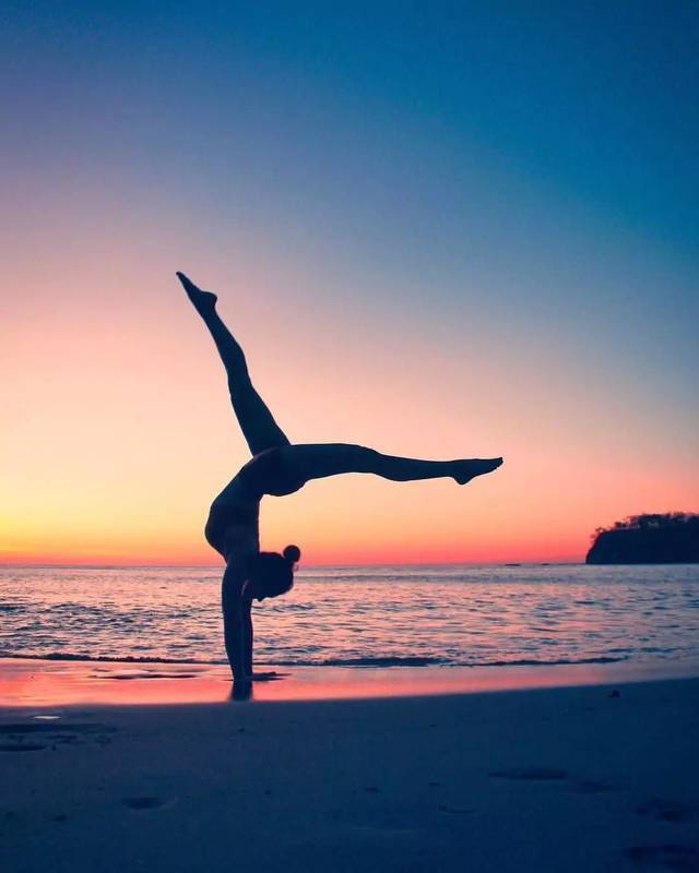 因为爱瑜伽的人,会早安打卡,训练打卡,晚安打卡,慢慢你也会受到影响