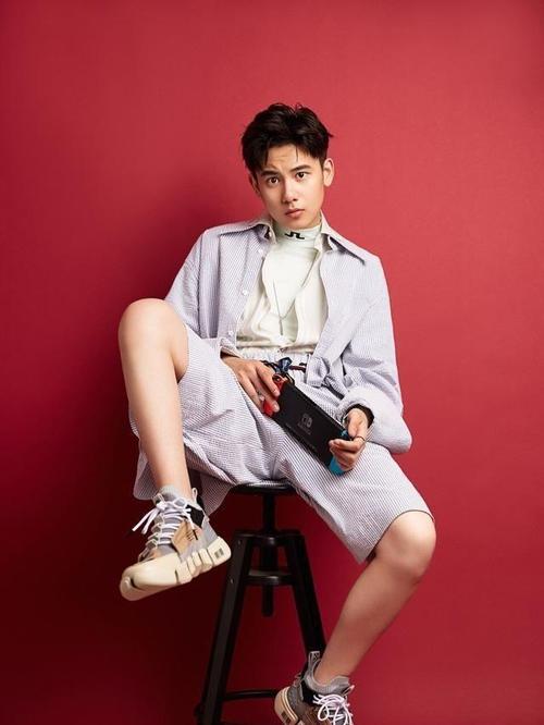 童星胡先煦拍戏很敬业曾中暑晕倒角色多变不一有特点