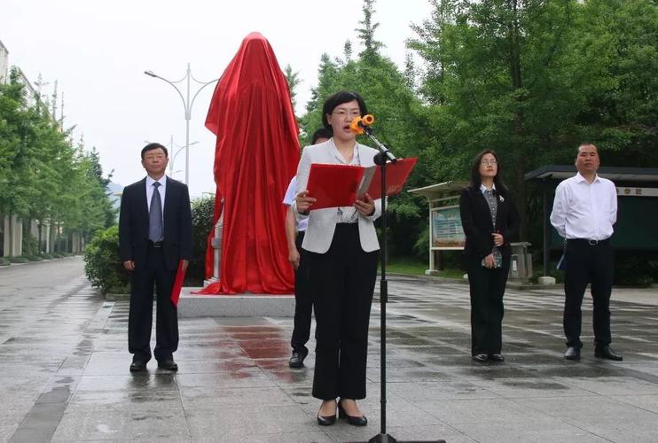 齐正兰副县长致辞
