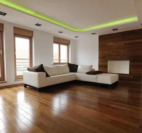 木地板配什么颜色沙发