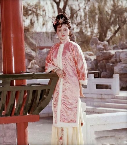 八七版红楼梦薛宝钗剧照