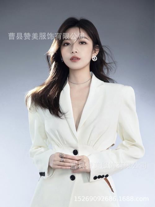 影楼主题新款个人形象照服装城市精英女士西服时尚写真肖像艺术照