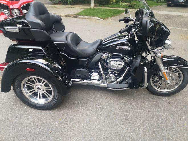 哈雷旗舰滑翔三轮摩托车港口独家现车