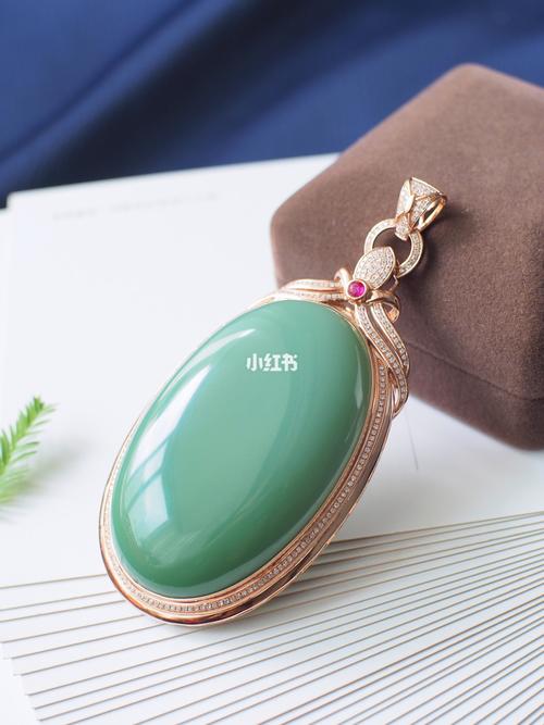 粉青|小众又高级的碧玉_时尚_质地_搭配_小众时尚品牌